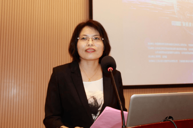 中国建筑文化研究会医院建筑与文化分会副会长兼秘书长张美荣主持开幕