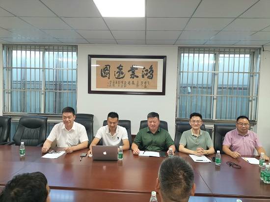 吴怀坤发言(刘彩荣 摄)会上,李俊红介绍了南通市通州区徽商商会的基本