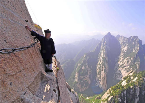 自古华山一条路,绝险的华山长空栈道,古人700年前是怎么修的?