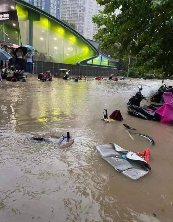 原创郑州地铁5号线被困者回忆:自然面前人类太渺小,打电话交代后事
