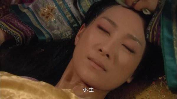 原创陵容流产时,甄嬛为何用丝巾捂紧鼻子?你看原著这段描述的多肮脏