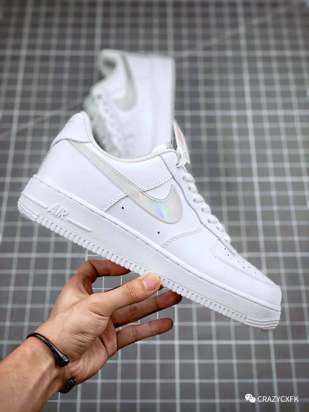 一袭纯白!耐克 nike air force 1 low 白镭射空军一号