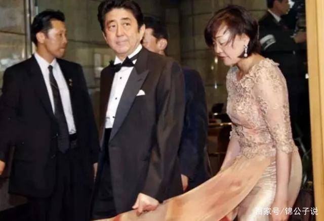 在日本,正如许多人知道安倍晋三,总理一样,许多人知道"总理夫人"安倍