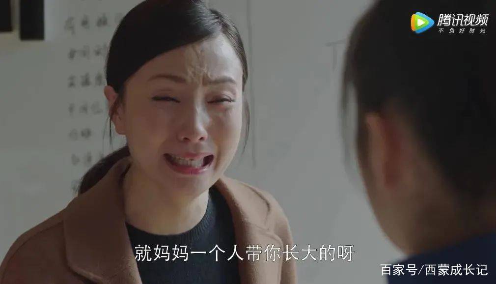 女孩不会背诵,年轻妈妈狂扇自己耳光:愧疚感育儿,毁了