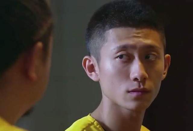 张一山的父亲原来是他藏了20多年身份不一般难怪不愿意公开他
