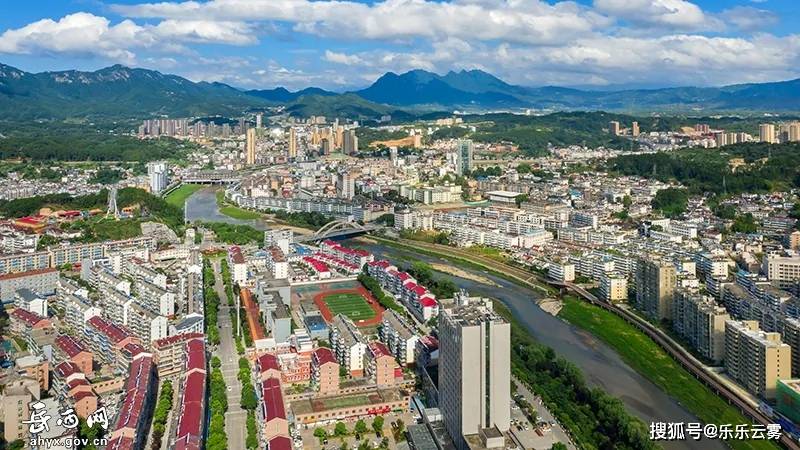 航拍岳西县城盛景,高楼林立,日新月异!