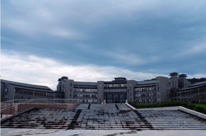 1998年,合并襄阳师范高等专科学校,襄樊职业大学,襄樊教育学院组建成