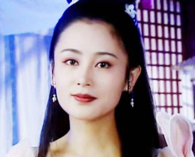 那就是31时的陈红在《春光灿烂猪八戒》中饰演的嫦娥一角了.