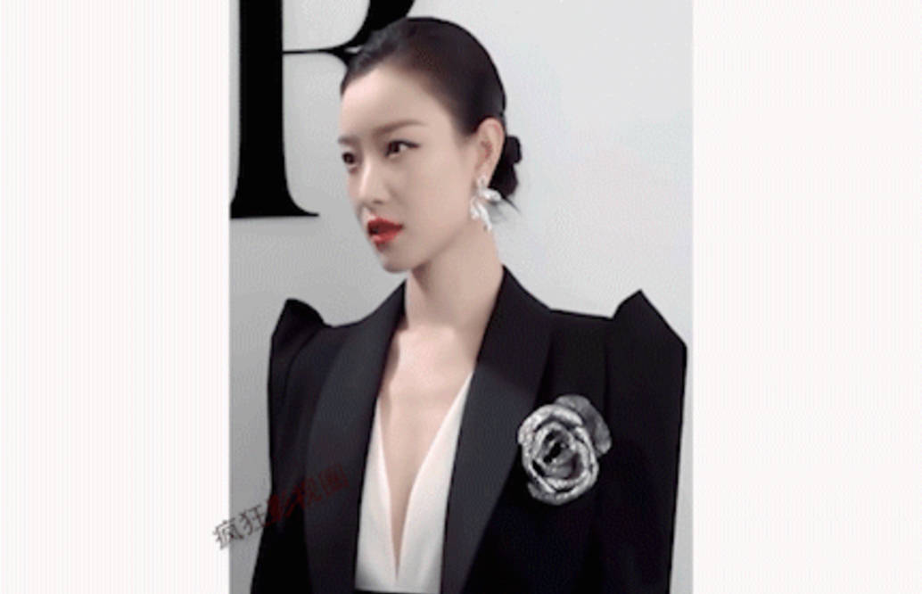娱乐圈众女星职业装现身红毯,却在内衬里面"玩心机"
