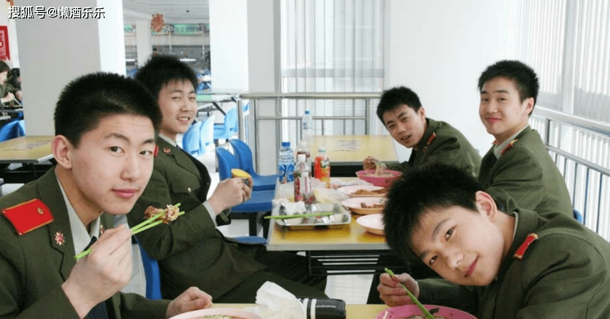从军艺校草到当红小生后成为顾漫御用男主角杨洋