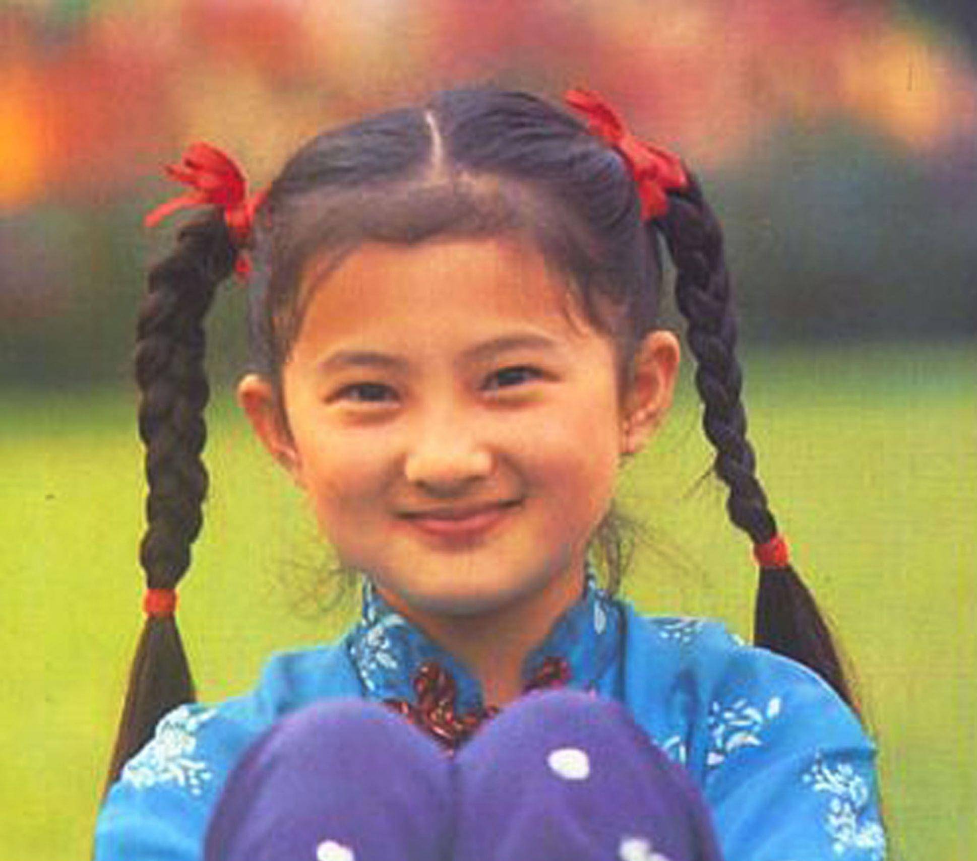 8岁演小婉君成最红女童星,如今39岁脸圆如妇,豆蔻年华