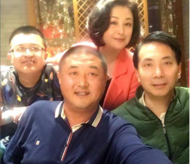 于月仙生前是一位大孝女,张学松曾拿出全家积蓄支持她拍电影