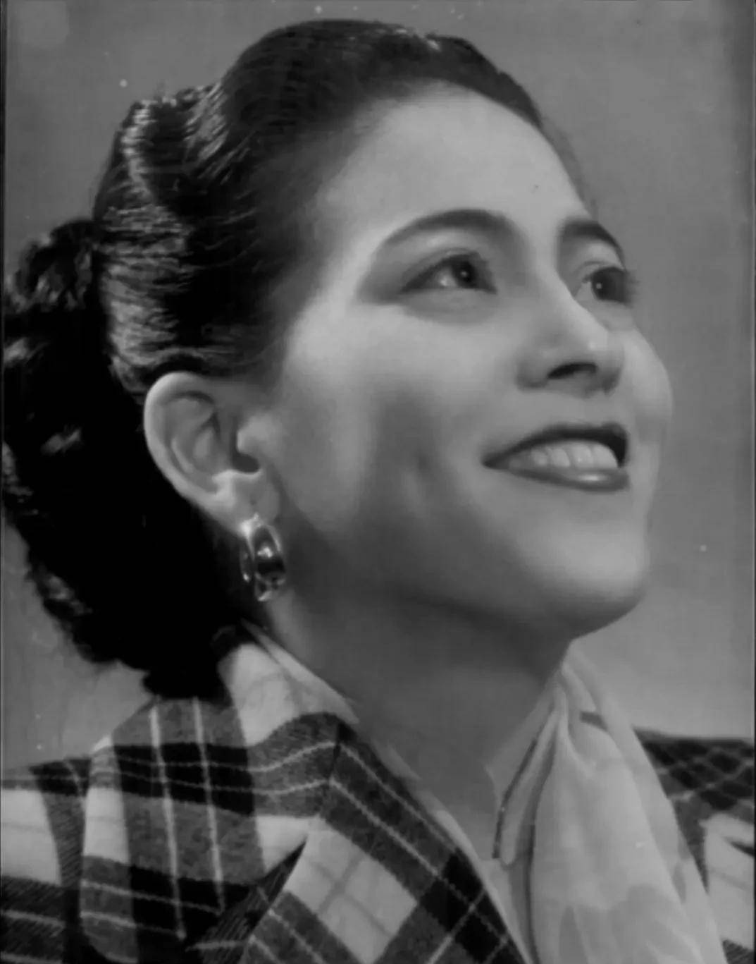 赌王原配夫人黎婉华年轻时的照片,看得叫人心动,这才叫倾国倾城