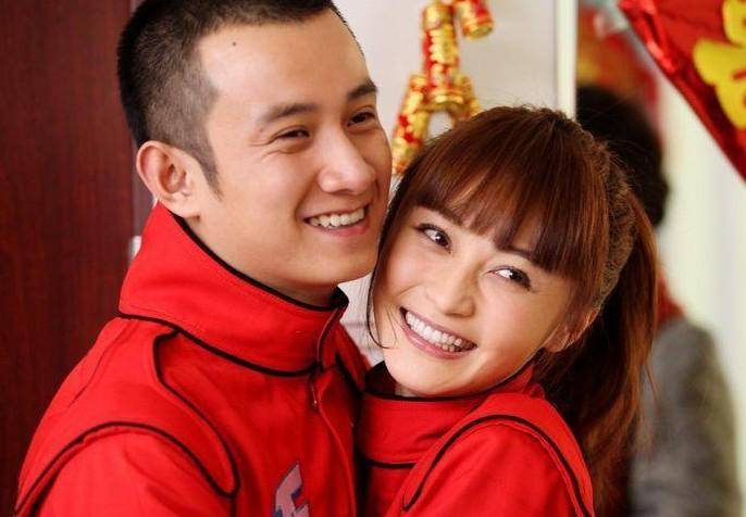姚笛老公凌晨手挽美女出入会所女方是25岁模特网友呼喊马伊琍围观
