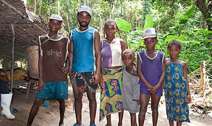 非洲小人族:俾格米人身材矮小,却能在10岁前结婚生子