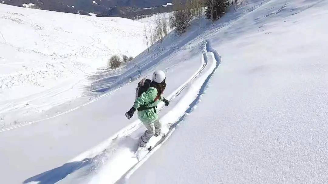 "中国粉雪制造商" 吉克普林滑雪场位于阿勒泰市喀纳斯景区禾木乡吉克