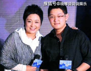 原创事业最红时选择裸婚,丈夫去世12年未再嫁,如今将儿子培养成导演