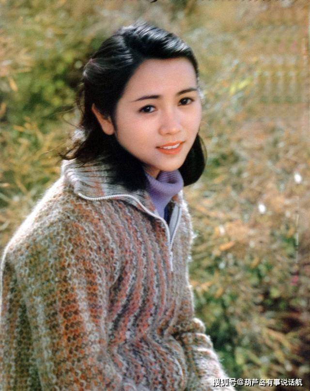 洪学敏在娱乐圈的第一部作品是一个叫做《海霞》的电影,这部电影中