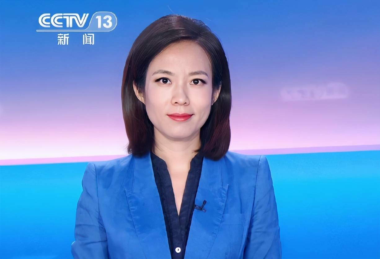 原创央视新闻主播有两条路可以选:一条是宝晓峰,另一条是刘羽!