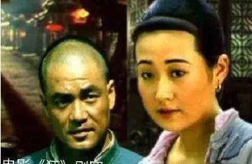 尤勇不想让妻子承受压力与风险,选择不要孩子的打算.