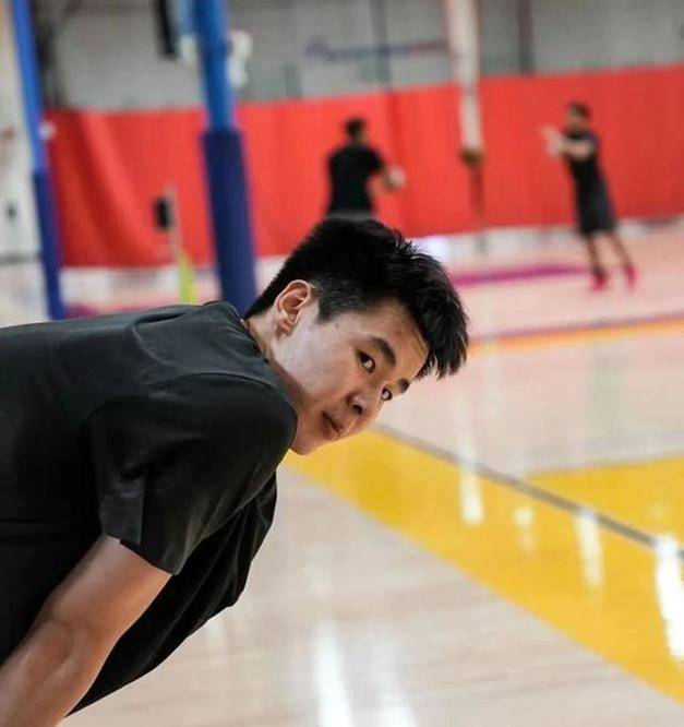试训9支nba球队!他退出选秀原因也找到了.