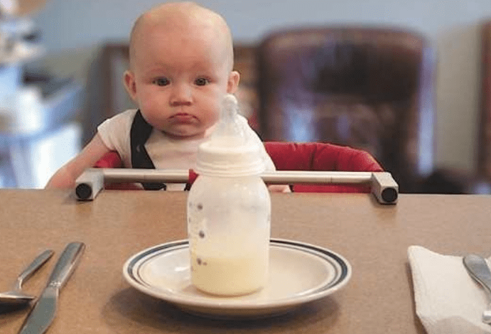 宝宝长大了奶粉该怎么喝？建议＂该断就断＂,既省钱又对娃身体好