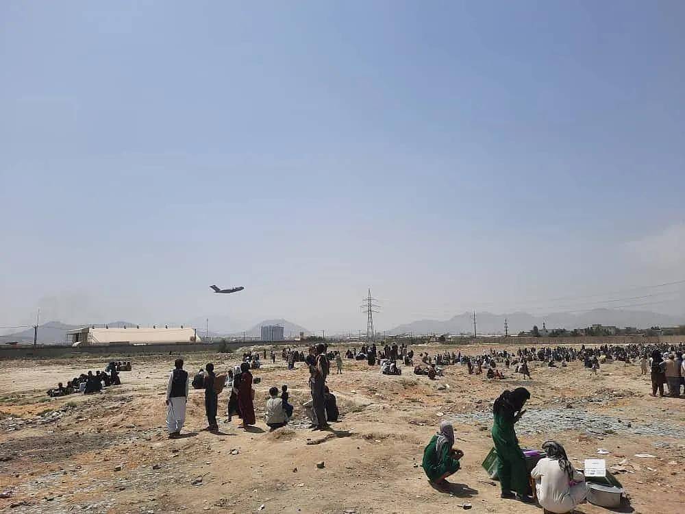 阿富汗喀布尔机场突发火灾 此前曾发生过枪战