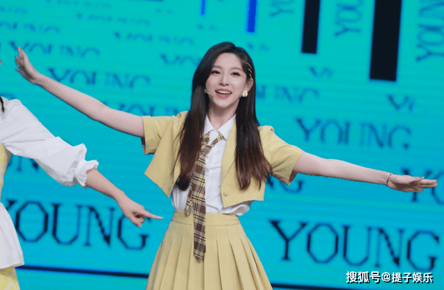 原创央视又出新美女主持?马凡舒凭女团舞走红,被称为"董卿接班人"