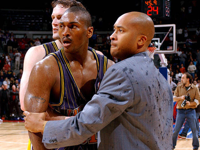 nba史上最大规模斗殴:奥本山宫殿事件_罗恩·阿泰斯特