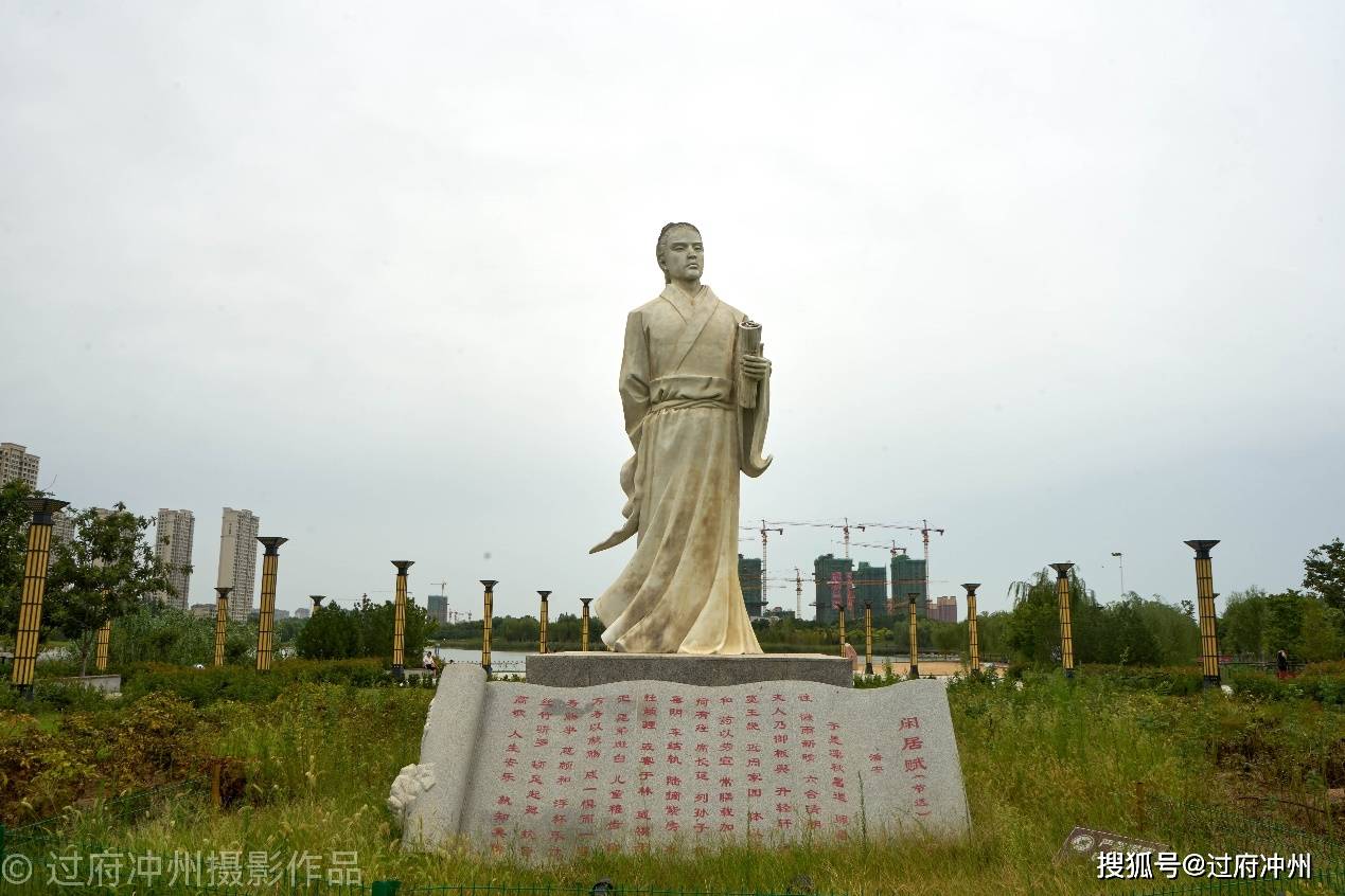 原创河南小城特色景点,为纪念"古代第一美男"建造,雕像英俊帅气