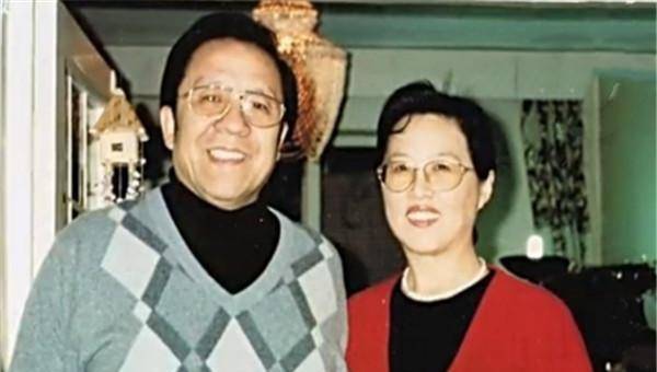 原创国宝级著名歌唱家,与妻子恩爱一生,48年不敢直呼妻子名讳