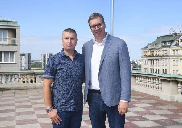 原创塞尔维亚总统和23岁帅气儿子合影儿子身高也快2米比爸爸还帅