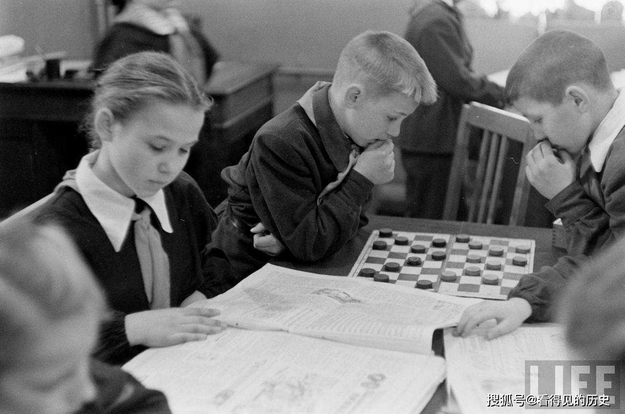 50年代苏联老照片 莫斯科的小学生 学习条件挺不错