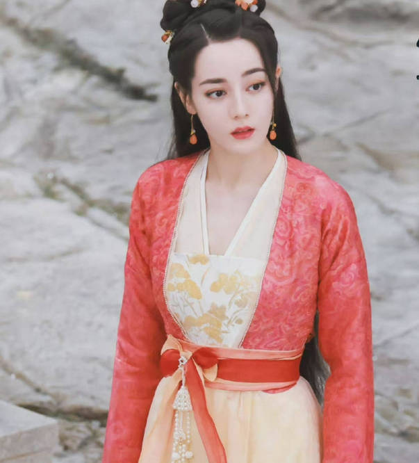 原创迪丽热巴主演《安乐传》新路透,嘟嘴卖萌超可爱,古装造型太美了