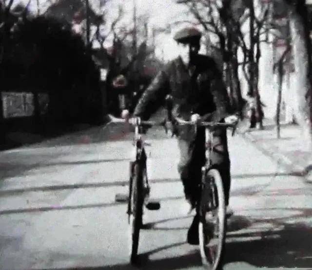 新中国第一个 全部国产化的自行车 在70年代, 自行车占有