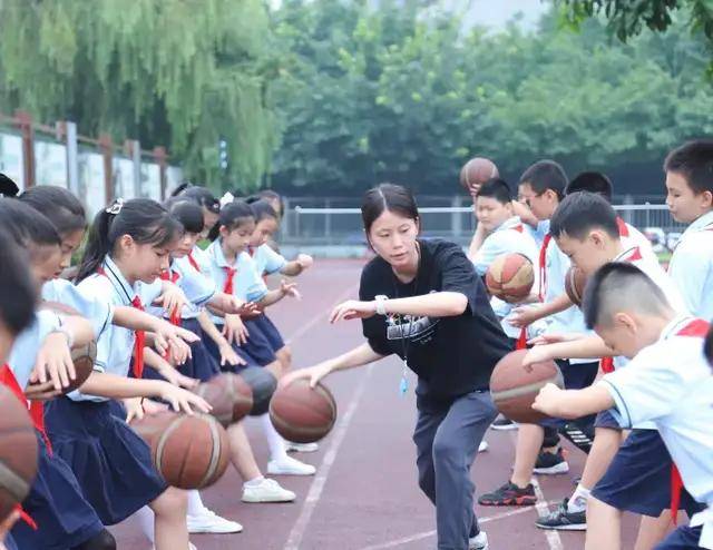 四川天府新区南湖小学体育教师共享创新试点