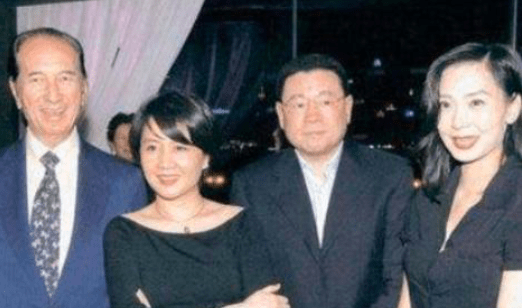 2001年,一条"邝美云即将成为赌王五太"的消息,开始传开,面对越描越黑