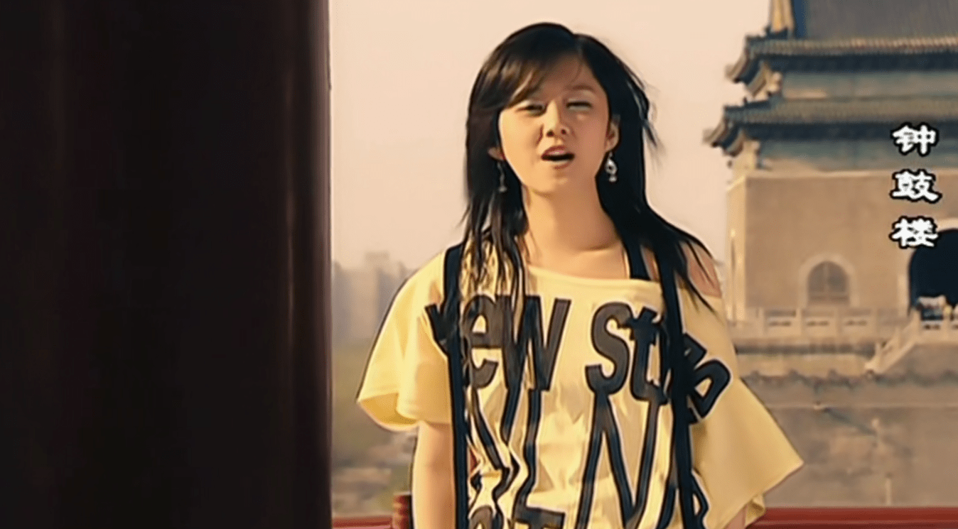 2008年,在北京奥运会的主题曲《北京欢迎你》的录制过程当中,张娜拉