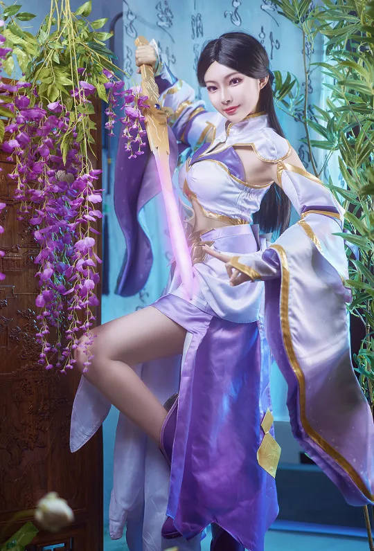 原创90斤小姐姐cos"露娜",娇嫩的雪肌肤,当她弓腿那一刻漫迷瞬间懵了!