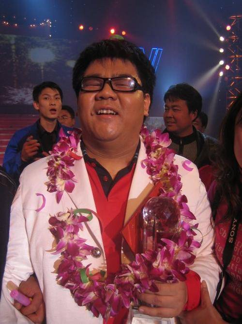 原创盲人杨光被骂滚出娱乐圈,从年入百万到无人问津,他经历了什么?