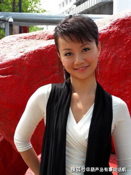 原创石琼璘,央视"身材最好"的美女主持人,年逾40至今未婚