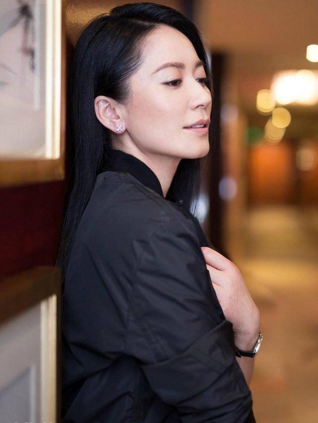 半生追求自由的俞飞鸿,因此错失大红的时机,尝试当导演更是血亏?