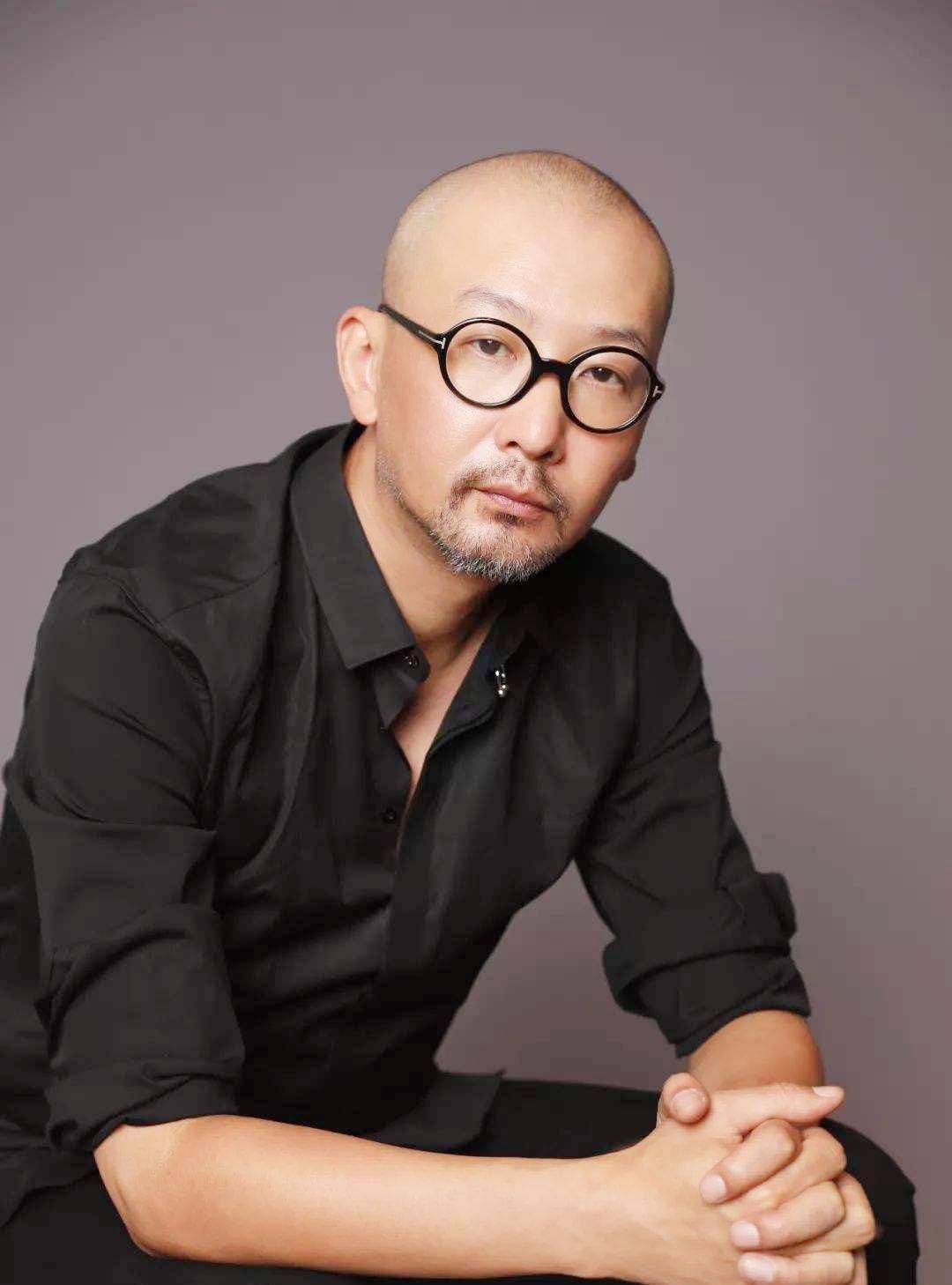 梁静和管虎结婚后,两人偶尔一起工作,管虎跟梁静提了一个要求