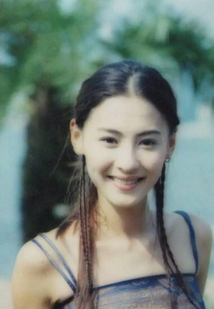 红配紫西装显廉价,短发毁所有,神仙颜值张柏芝翻车现场