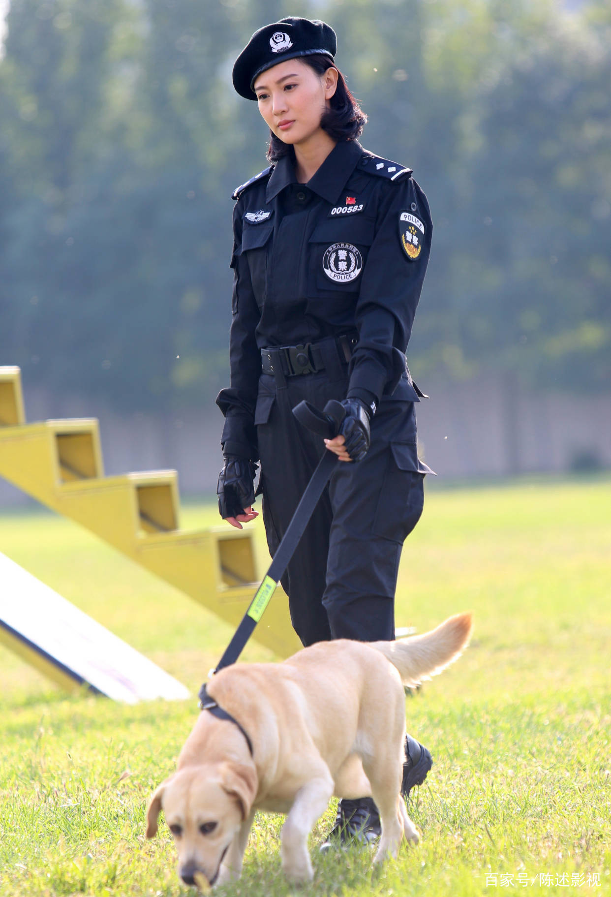 侯梦莎饰演的女军人形象,可以说给观众都留下了很深刻的印象.