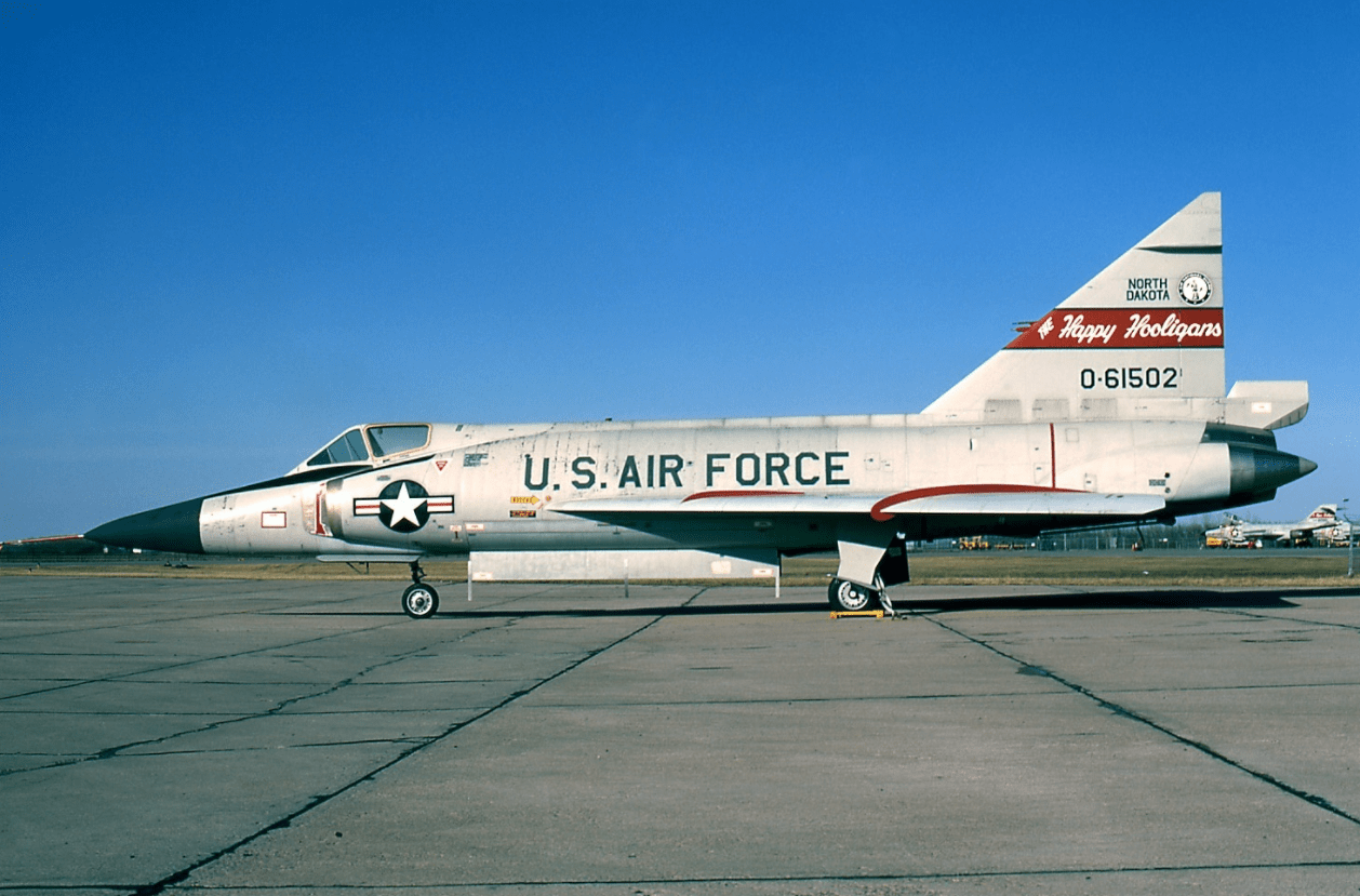 原创f-102战机设计参照图-128,具备超音速特征,不过实战成效不足!