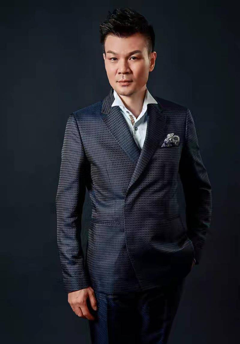 原创主持人李彬近况身患疾病中秋节都在医院治疗面部浮肿人认不出