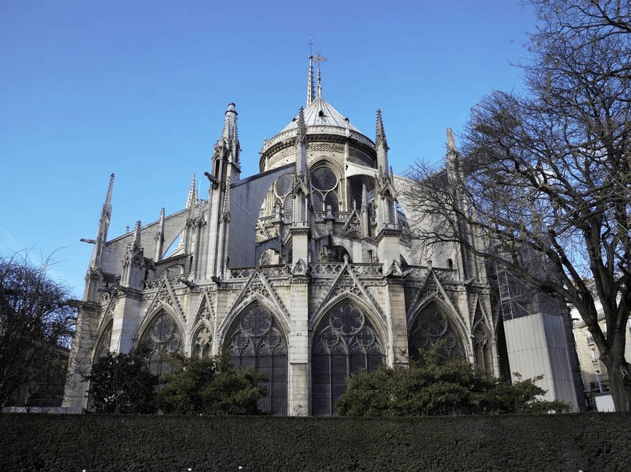 世界上第一座完全意义上的哥特式教堂:巴黎圣母院