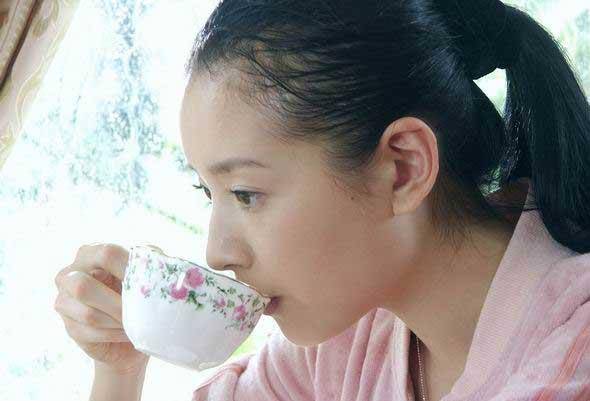 无论剧情多"猎奇",董洁在这部剧里的颜值,都更新了我的认知