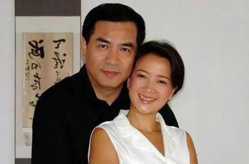 原创哪些女星嫁给了爱情?陈紫函幸福姐弟恋,何晴老公陪伴她成功抗瘤